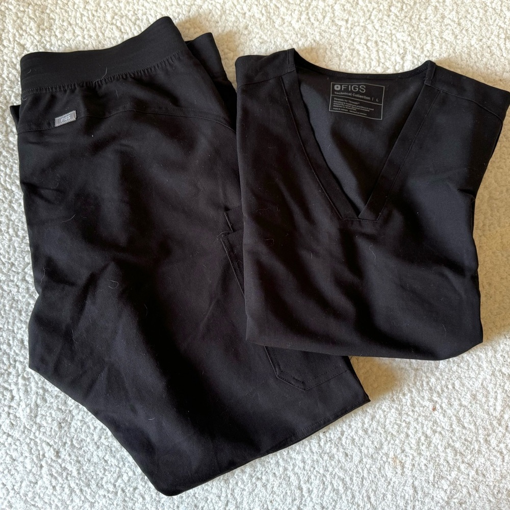 FIGS Scrub Set in Black
